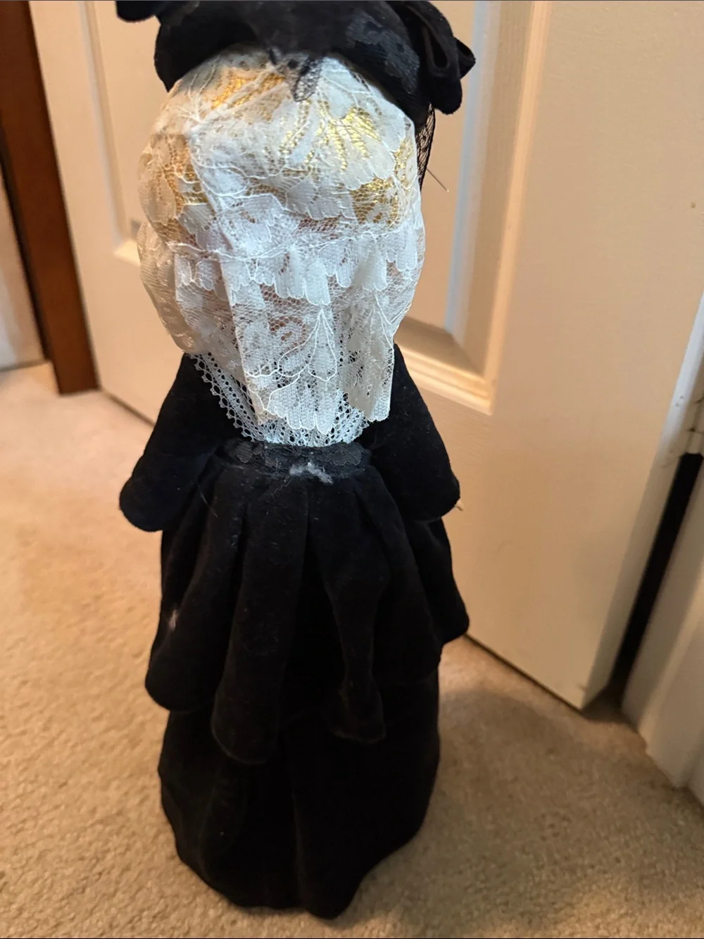 Classic Black Cloth Doll with Lace Accents -portuguese